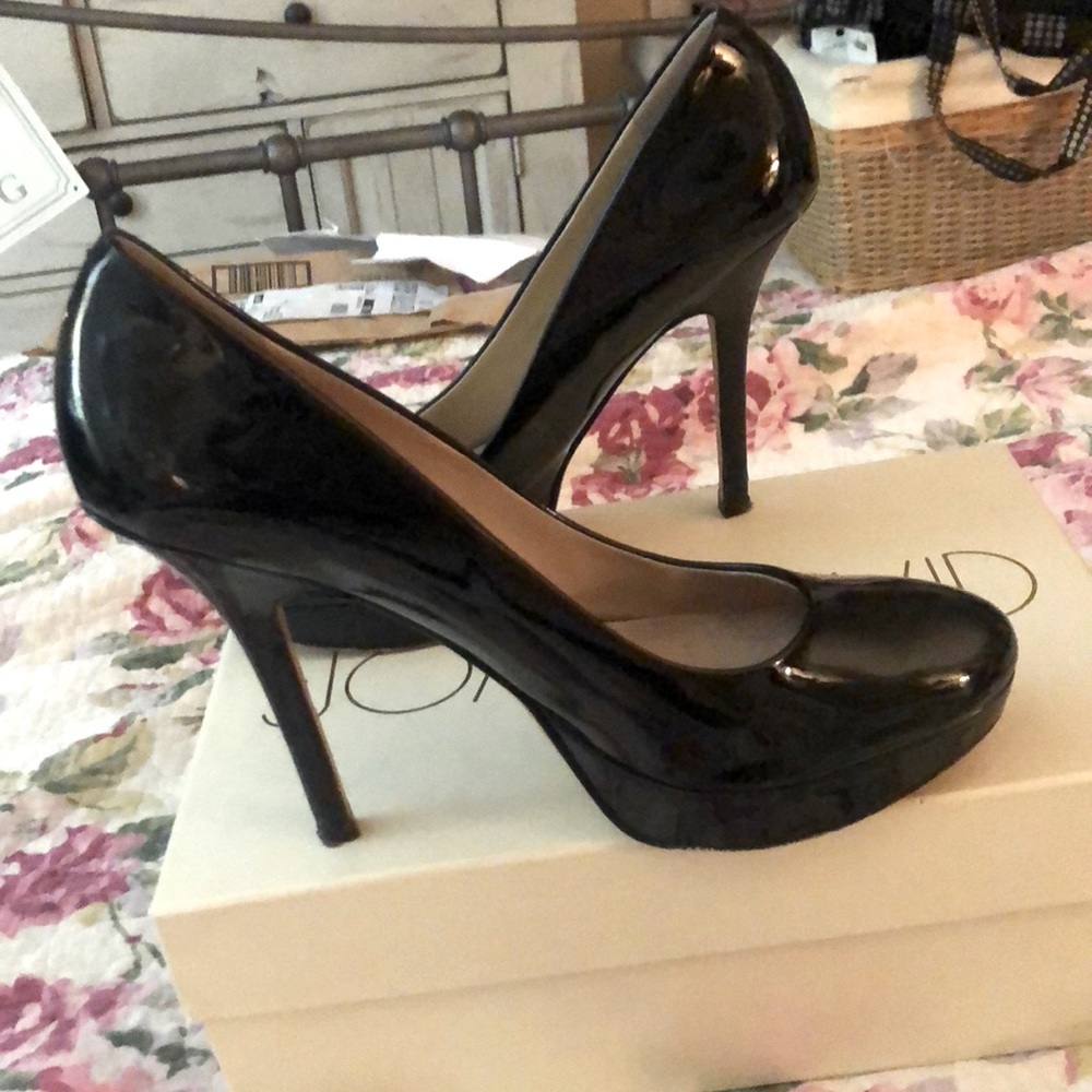 Wanna be a little taller - platform patten leather Joan and David heels. Sz8